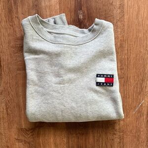 TOMMY JEANS | GREY CREWNECK SWEATER